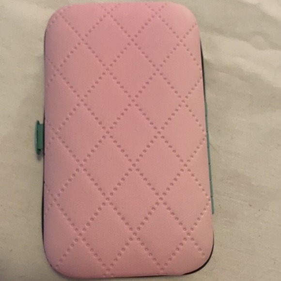 Manicure kit. - Picture 2 of 3